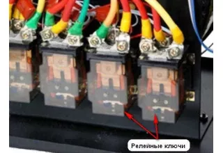 Чим відрізняється тиристорний стабілізатор від релейного?