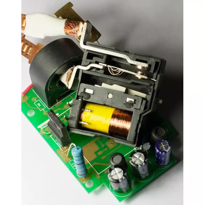 Реле напряжения с индикацией тока нагрузки DIGITOP VА-63