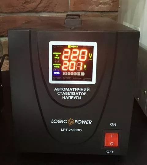 Релейный стабилизатор напряжения LogicPower LPT-2500RD